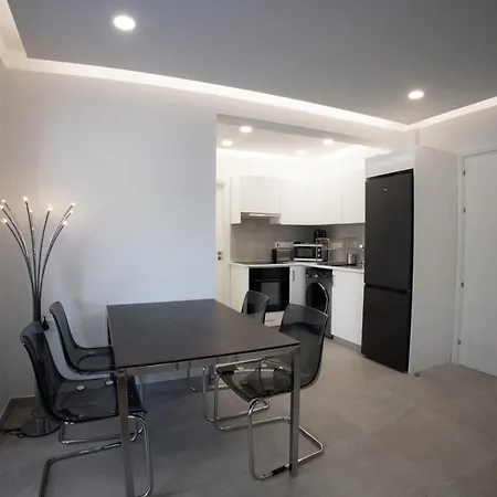 Phaedrus Living: Luxury Mackenzie Flat דירה לרנקה