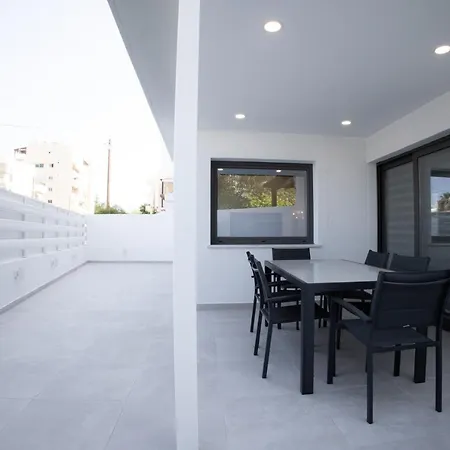 Phaedrus Living: Luxury Mackenzie Flat