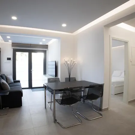 Phaedrus Living: Luxury Mackenzie Flat * 라르나카