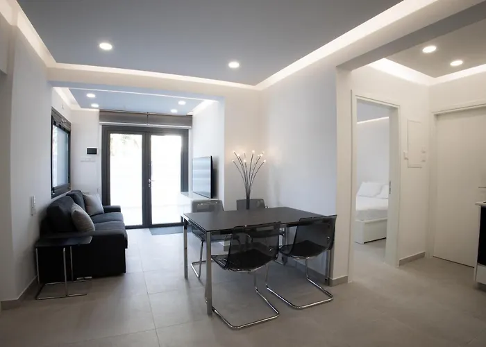 Phaedrus Living: Luxury Mackenzie Flat * לרנקה