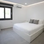 Phaedrus Living: Luxury Mackenzie Flat